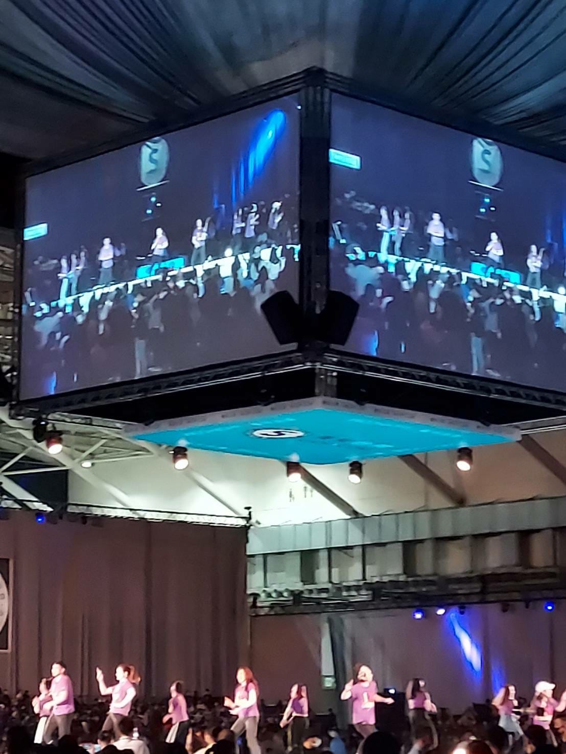表演歌曲喵喵喵.jpg 表演歌曲喵喵喵.jpg