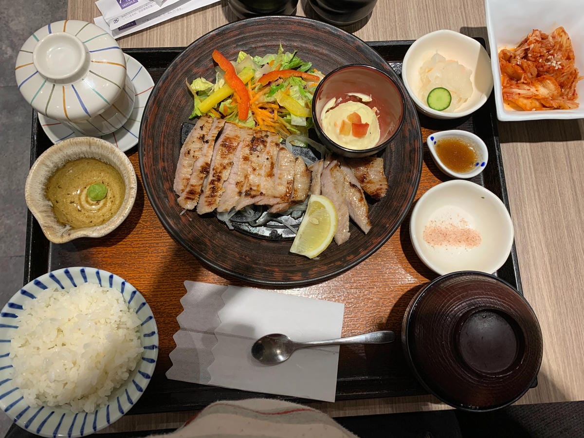 炭烤鹽麴松叛豬定食.jpg 炭烤鹽麴松叛豬定食.jpg