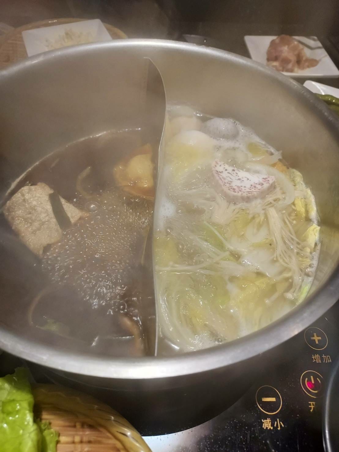 兩種湯底.jpg 兩種湯底.jpg
