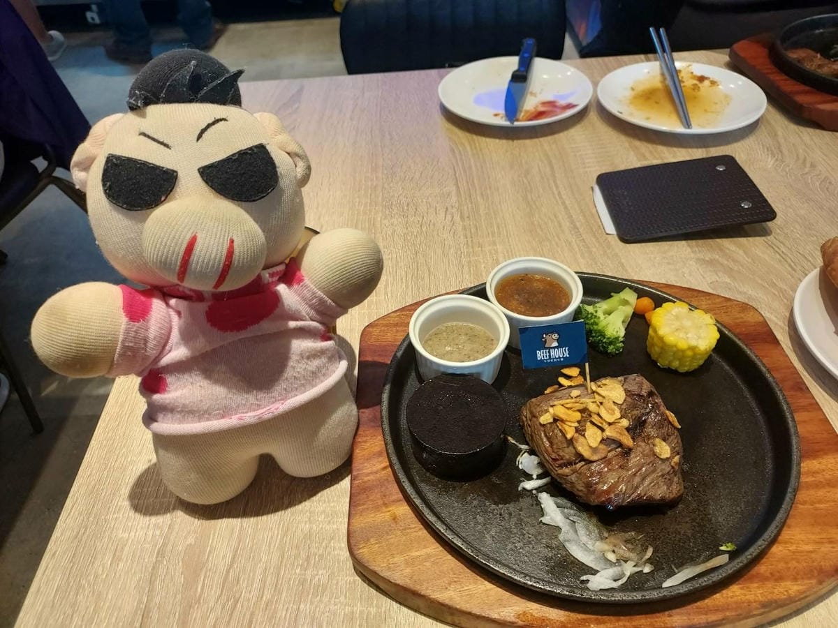 大朱與頂級菲力牛排.jpg