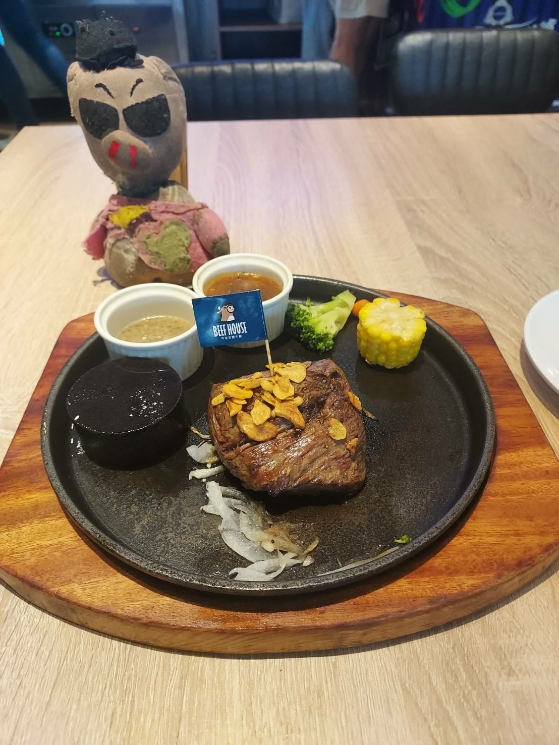 朱頭與頂級菲力牛排.jpg
