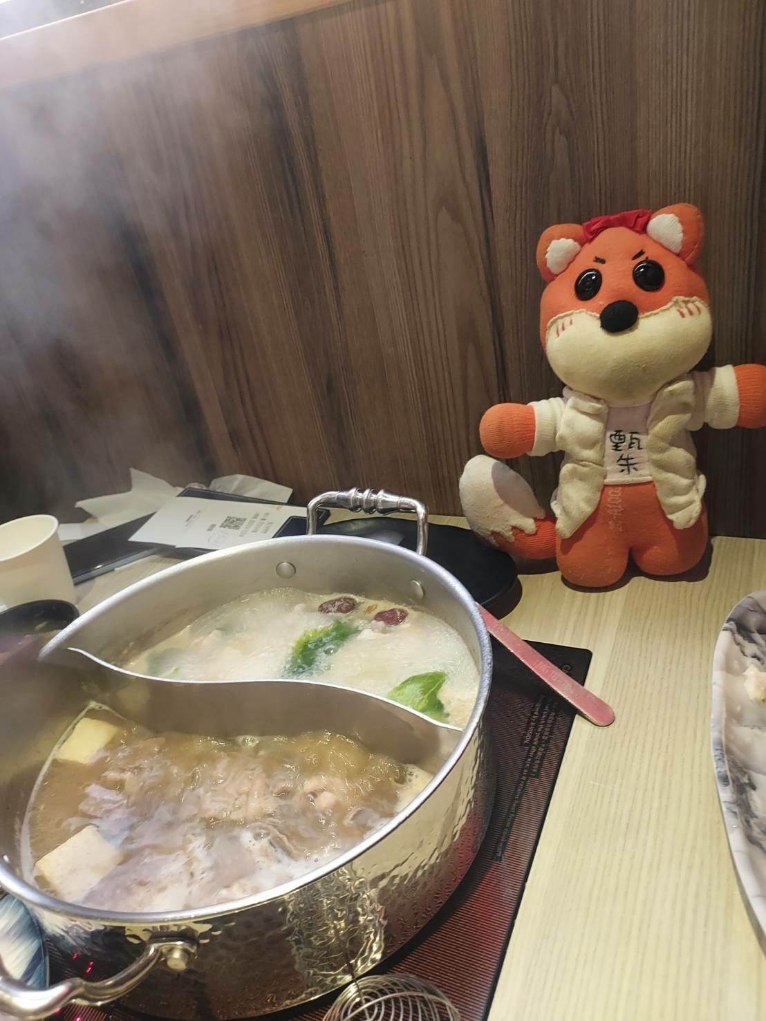 甄朱與火鍋.jpg 甄朱與火鍋.jpg
