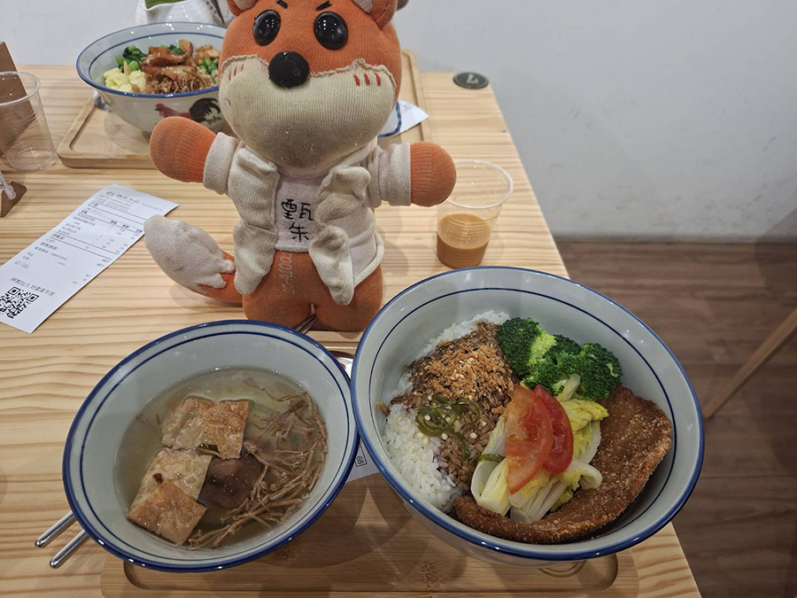 【食記】台中熱浪小島北屯店，南洋蔬食連鎖餐廳二訪，資深主管難得請客吃得好滿足！