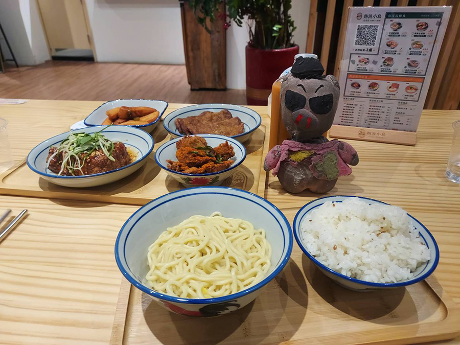 【食記】台中熱浪小島北屯店，南洋蔬食連鎖餐廳二訪，資深主管難得請客吃得好滿足！