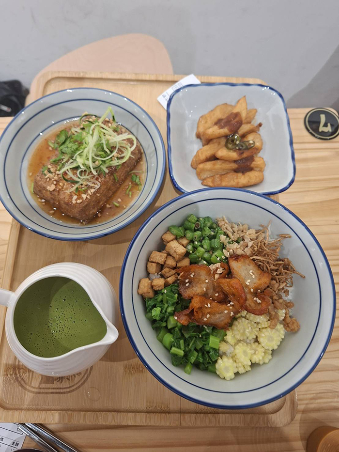 【食記】台中熱浪小島北屯店，南洋蔬食連鎖餐廳二訪，資深主管難得請客吃得好滿足！